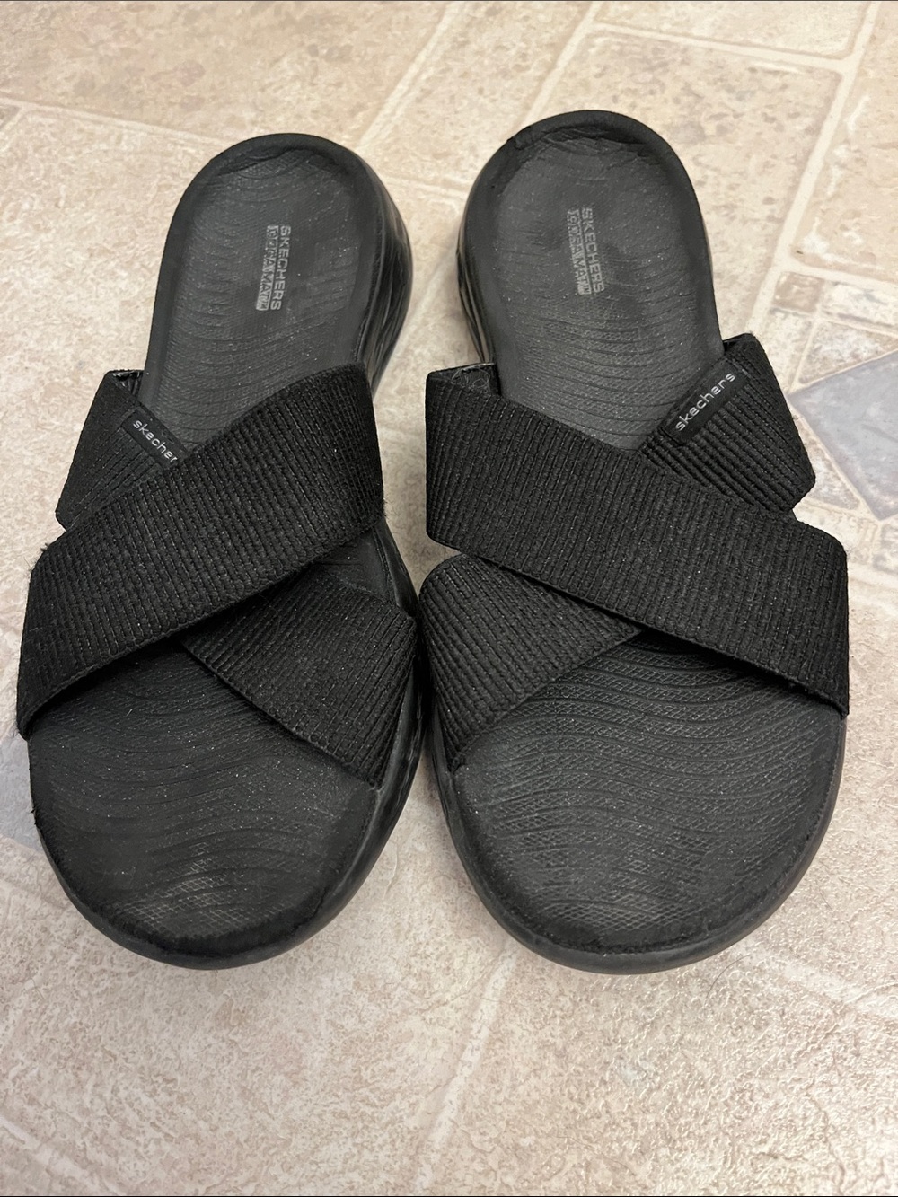 Skechers Women’s Black Crossband Comfort Slide Sandals Size 10